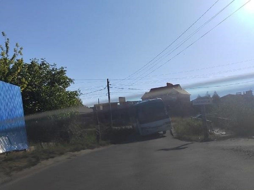 В Батайске автобус едва не рухнул с моста на съезде с Восточного шоссе 20 июля