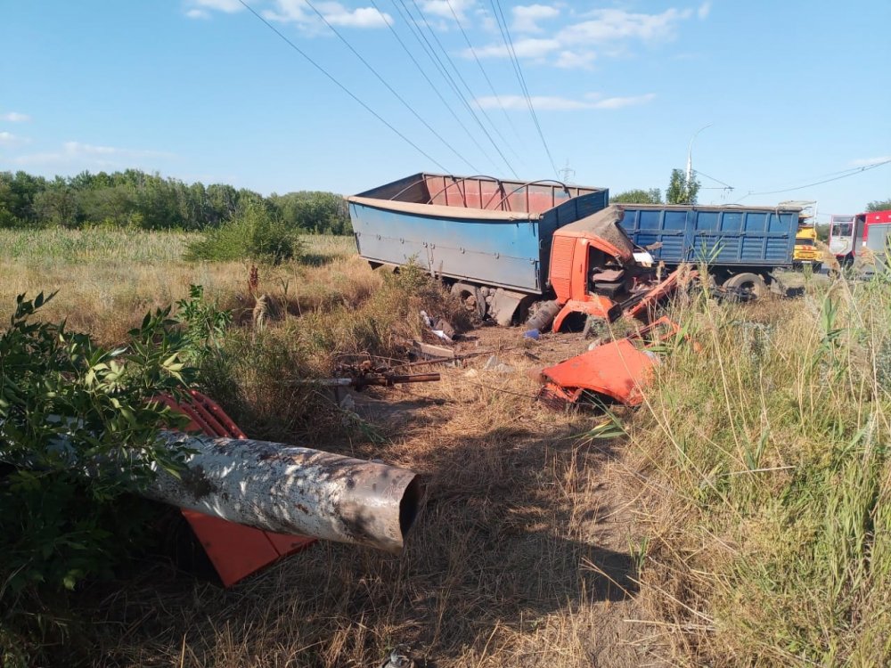 В Ростовской области водитель грузовика разбился насмерть, скрываясь от погони ДПС