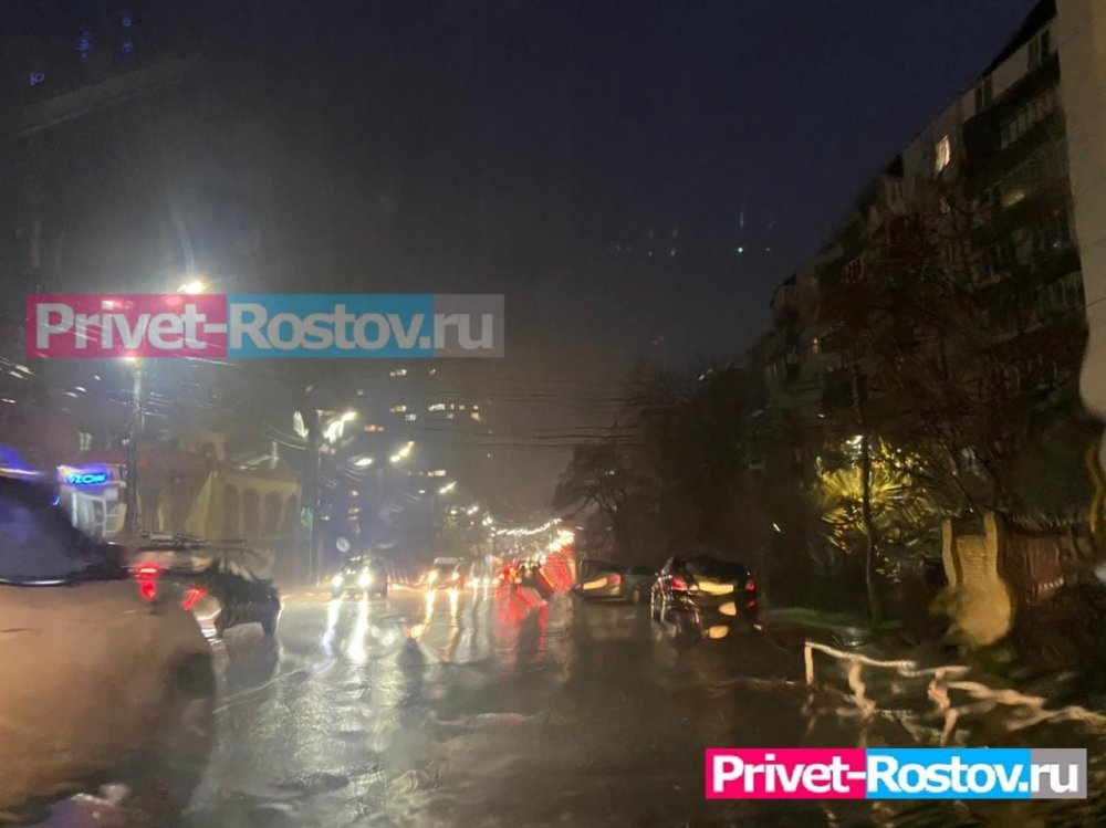 В Ростове продлили штормовое предупреждение еще на сутки