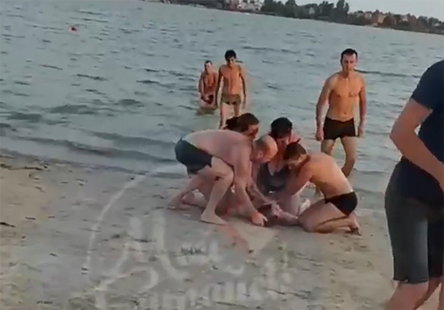 При очень странных обстоятельствах утонул мужчина 1 августа на соленом озере в Батайске
