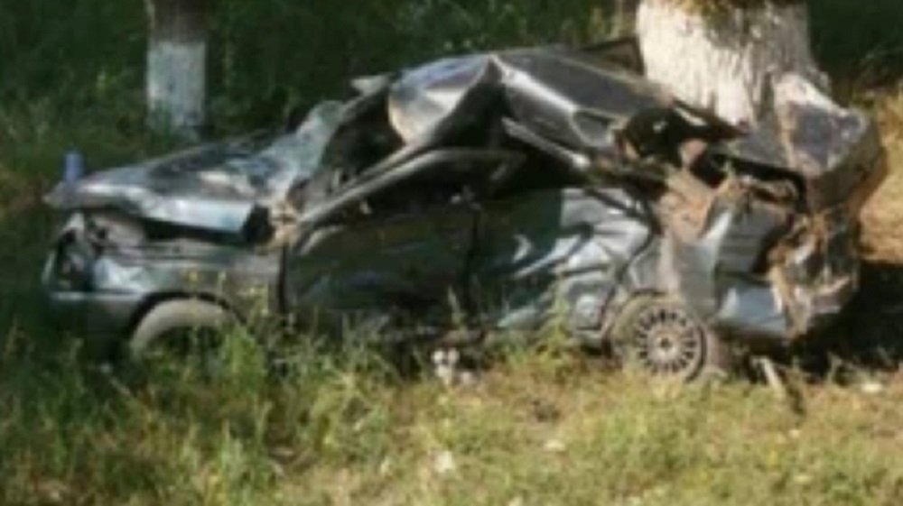 В Ростовской области спешащие в ЗАГС влюбленные разбились в страшной аварии утром 2 августа