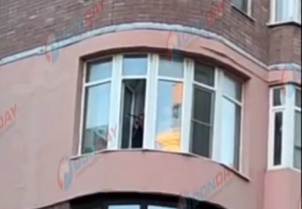 В центре Ростова-на-Дону на Горького мужчина открыл стрельбу из окна 8 августа