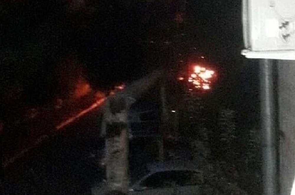 Во дворе многоэтажки в Донецке в Ростовской области взорвался автомобиль