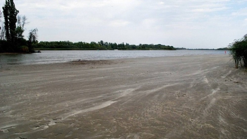 Воду сдуло ветром из реки Дон в Ростовской области в конце августа