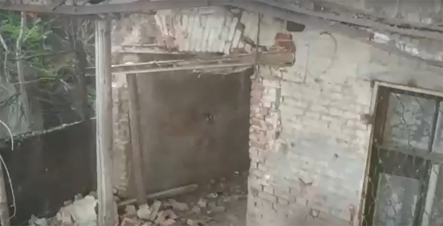 В центре Ростова на Станиславского рухнувшая стена жилого дома завалила вход в подъезд