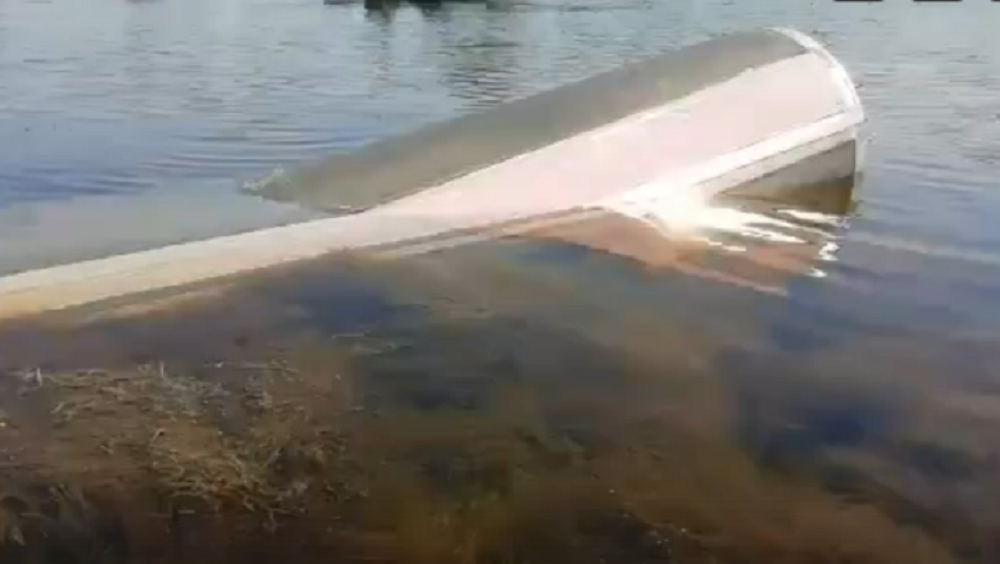 В Багаевском районе из воды подняли объект, упавший в реку на выходных
