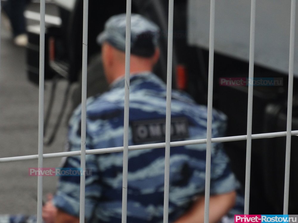 В Ростовской области задержан мужчина, бродивший по улицам с автоматом Калашникова