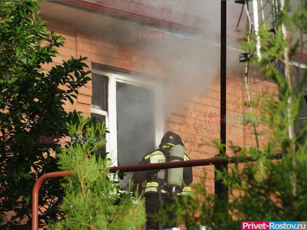 В Ростовской области во время пожара в своем доме погибла женщина