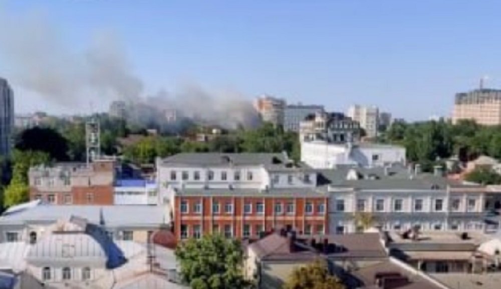 Взрывы слышат ростовчане в горящем доме на 20-й Линии