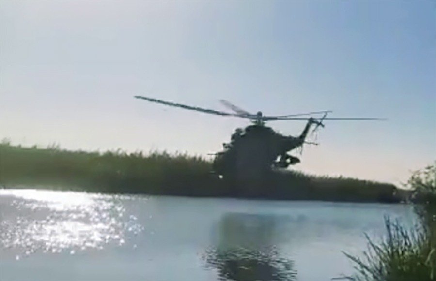 Боевой вертолёт напугал рыбаков на реке Миус в приграничье Ростовской области 4 сентября