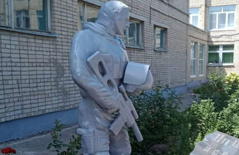 В Азове открыли первый в регионе памятник солдатам — участникам СВО
