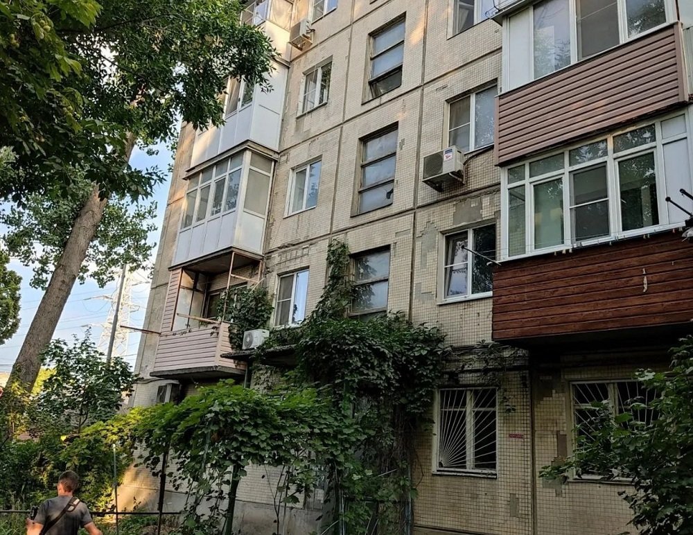Соседи начали кормить жильцов дома в Ростове отрезанного от коммуникаций дома на Кривошлыковском