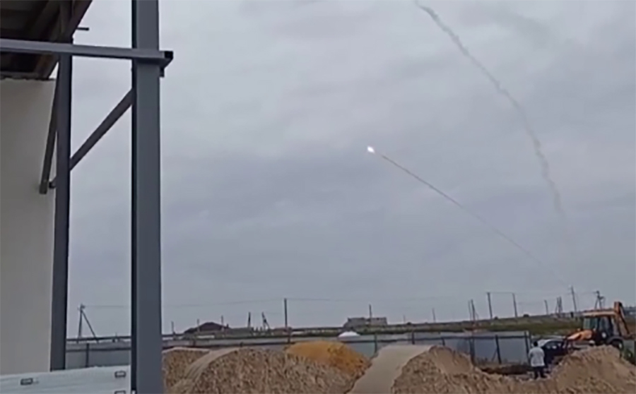 Очевидцы сняли на видео работу ПВО в Мясниковском районе Ростовской области