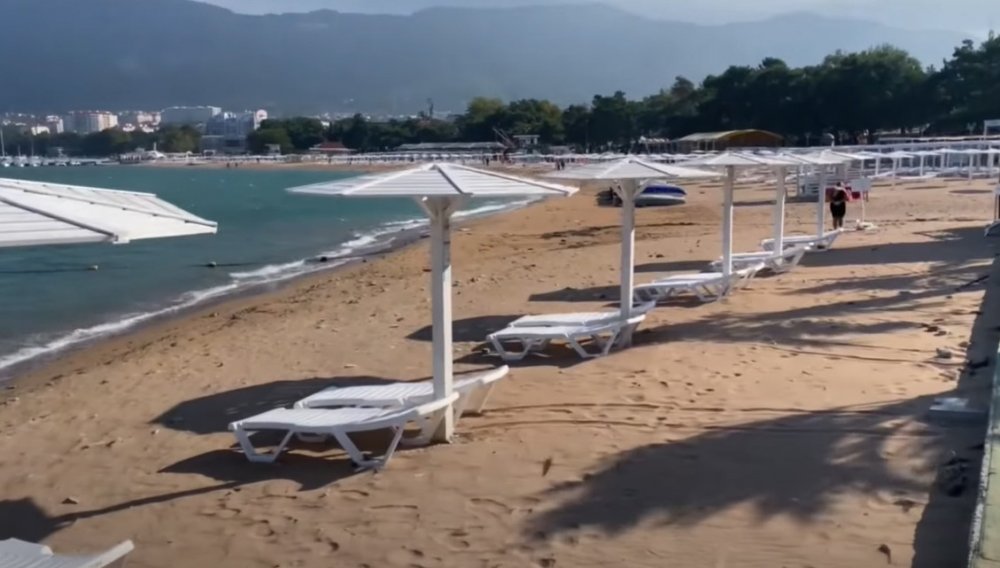Пляжи на курортах Краснодарского края опустели из-за экстремального похолодания 5 сентября