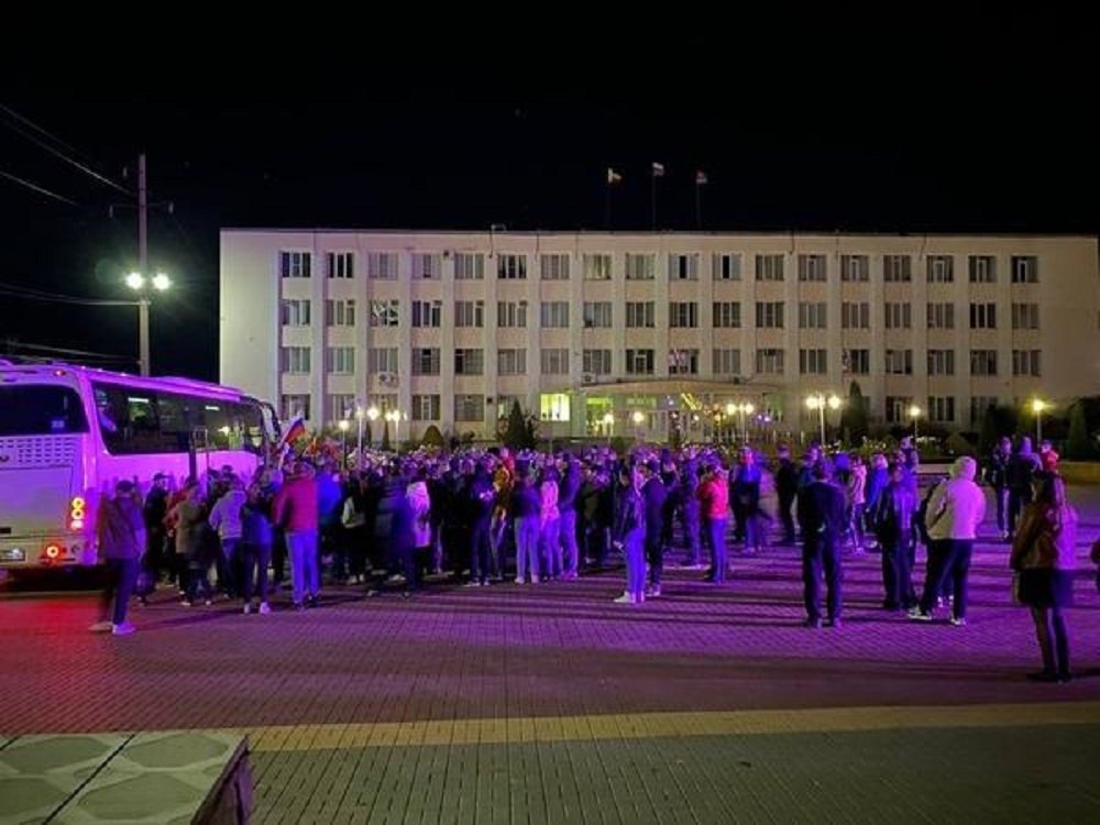 Из Ростовской области вечером 12 октября проводили автобусы с мобилизованными