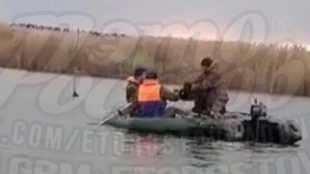 Вооруженные веслами рыбаки устроили битву с «хозяевами озера» в Ростовской области 20 октября