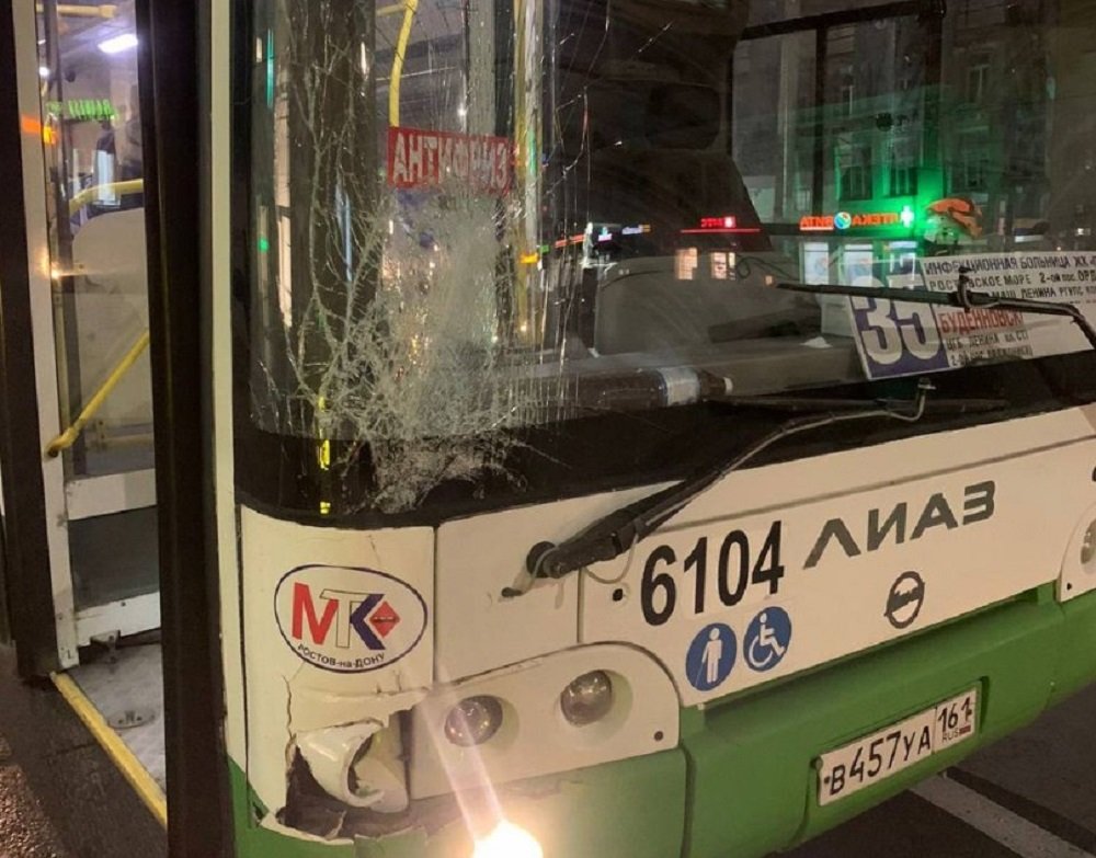 Водитель автобуса №35 сбил выбежавшую на дорогу женщину в Ростове 21 октября
