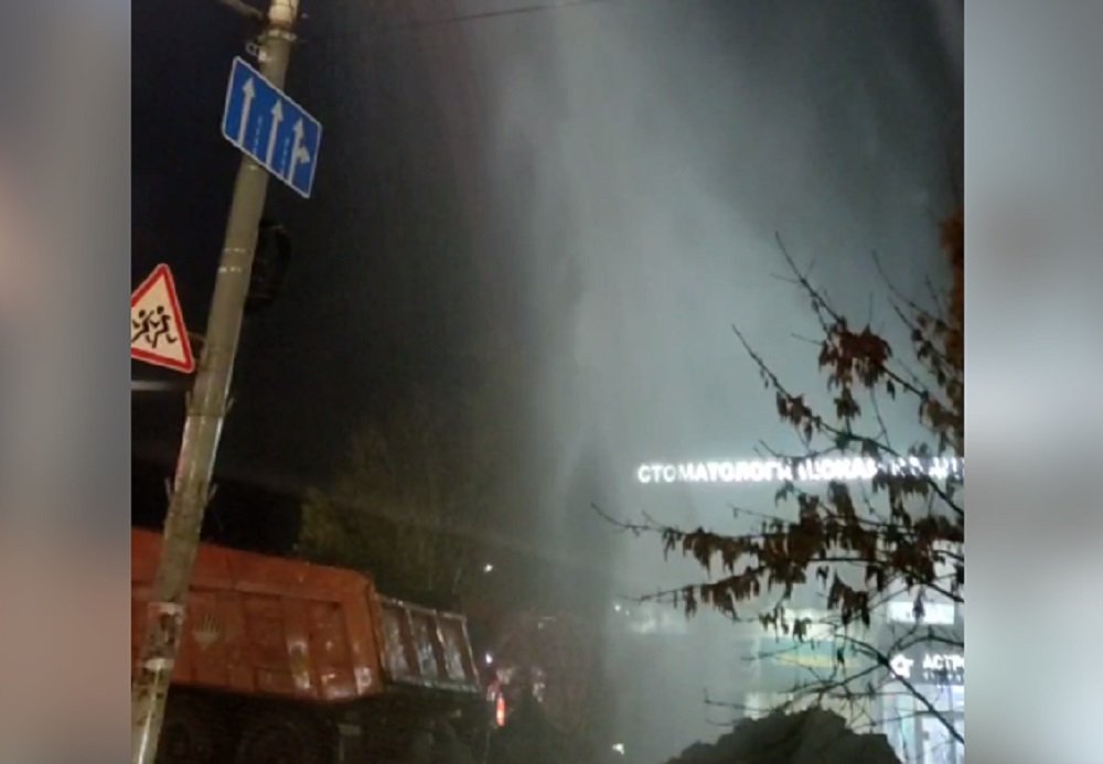 В Ростове-на-Дону появился 30-метровый коммунальный фонтан вечером с 27 октября