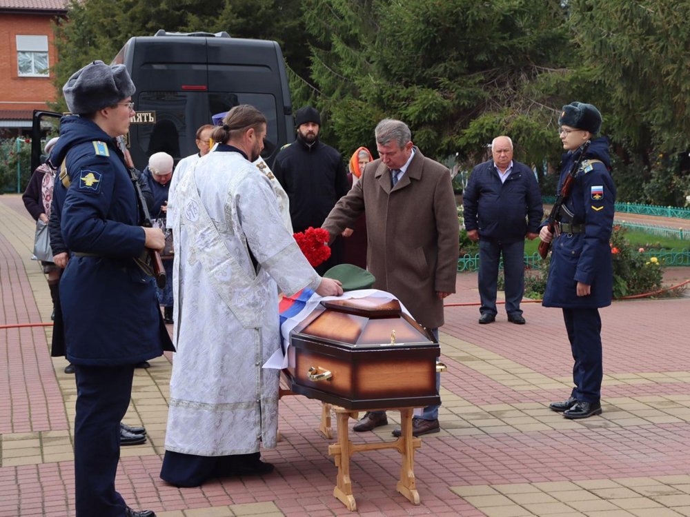 В Батайске простились с военным Сергеем Пузиковым, погибшим в ходе спецоперации