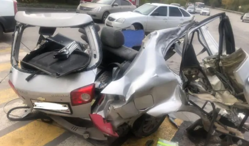 Водитель чудом выжила при разрыве машины на две части под Шахтами 23 октября