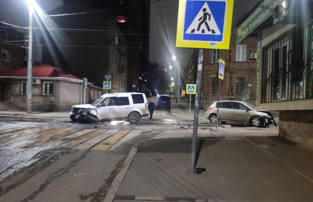 Водитель внедорожника устроил ДТП в центре Ростова и сбежал от полиции