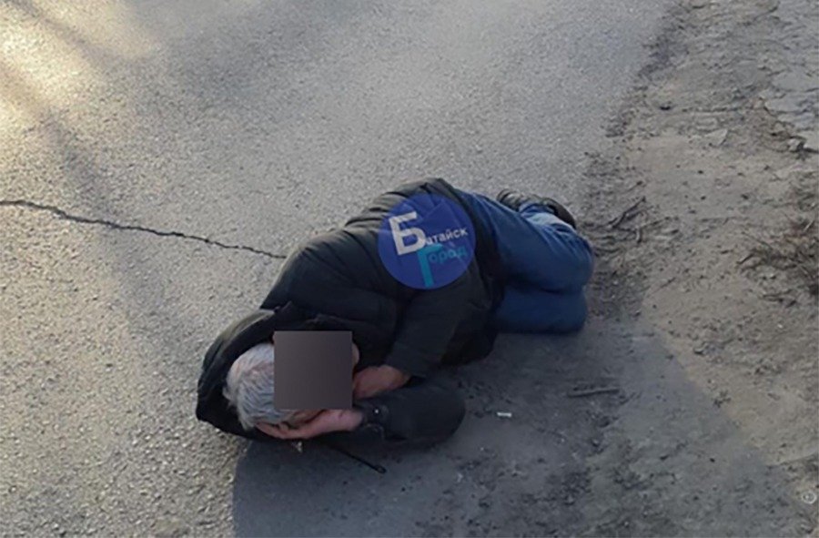 Жители в Батайске рассказали, как водители объезжали окровавленного мужчину вместо того, чтобы помочь