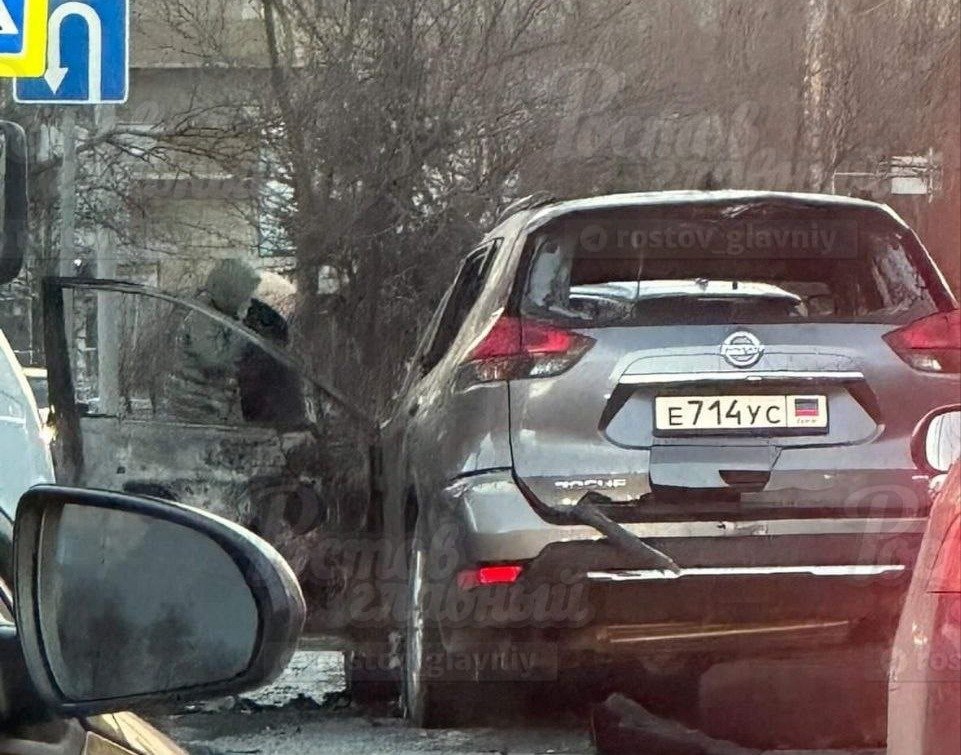 Автомобиль с номерами ДНР сгорел на Королева в Ростове-на-Дону рано утром 5 декабря