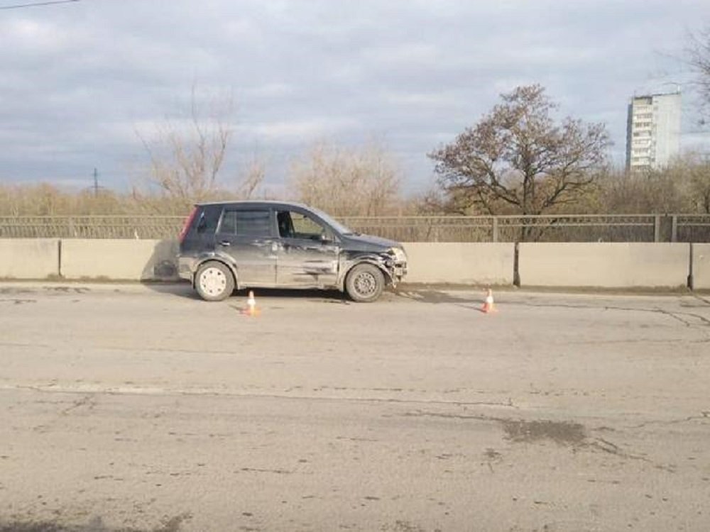 «Форд» с мертвым водителей спровоцировал ДТП в Таганроге с «Киа Спортейдж»