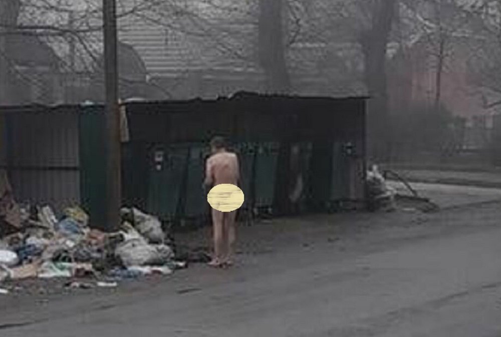 Абсолютно голый мужчина разгуливал по Сельмашу в Ростове днем 25 декабря