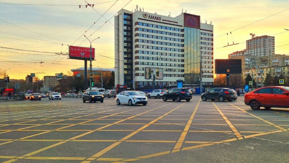 В Ростове-на-Дону на площади Ленина начали строительство торгового центра вместо фонтана