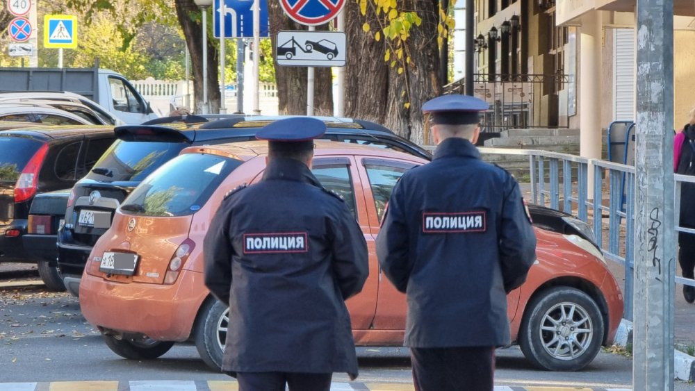 В Ростове на Заводской полицейские открыли огонь из-за хулиганов днем 15 декабря