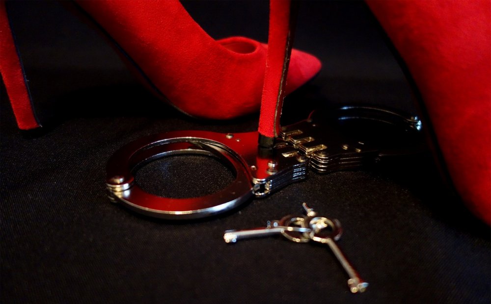 Секс-квартиру с наручниками и стеной для пыток сдают в Ростове-на-Дону на Военведе