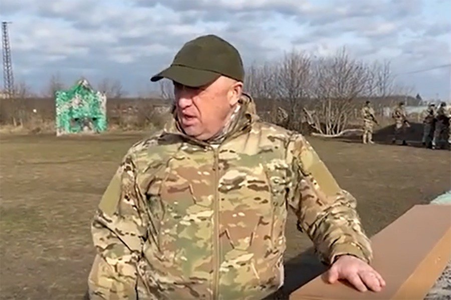 Евгений Пригожин передал на базу ЧВК «Вагнер» в Краснодарском крае новый вид вооружения 1 января