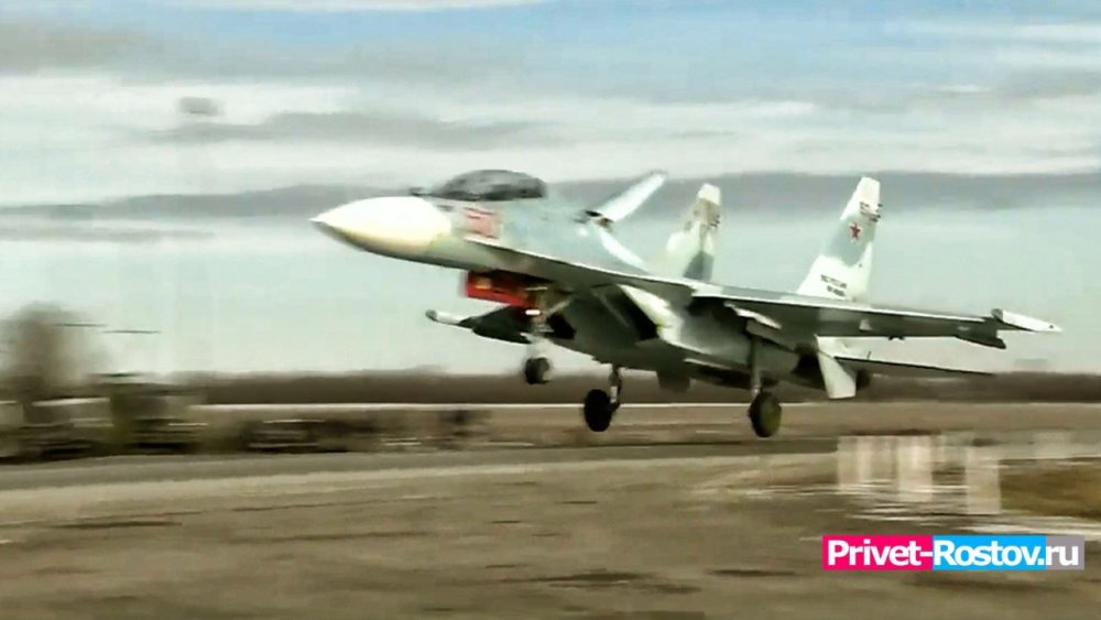 Активные полеты истребителей и бомбардировщиков ВВС РФ начались в небе над Ростовской областью