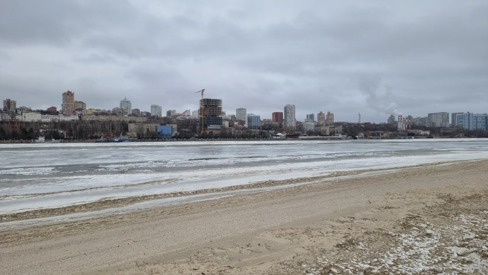 Из-за сильного ветра уровень воды в Дону снизился до критических отметок утром с 25 января