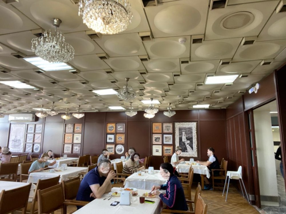 Ростовчан шокировала девушка с голой грудью в ресторане на отдыхе в Сочи