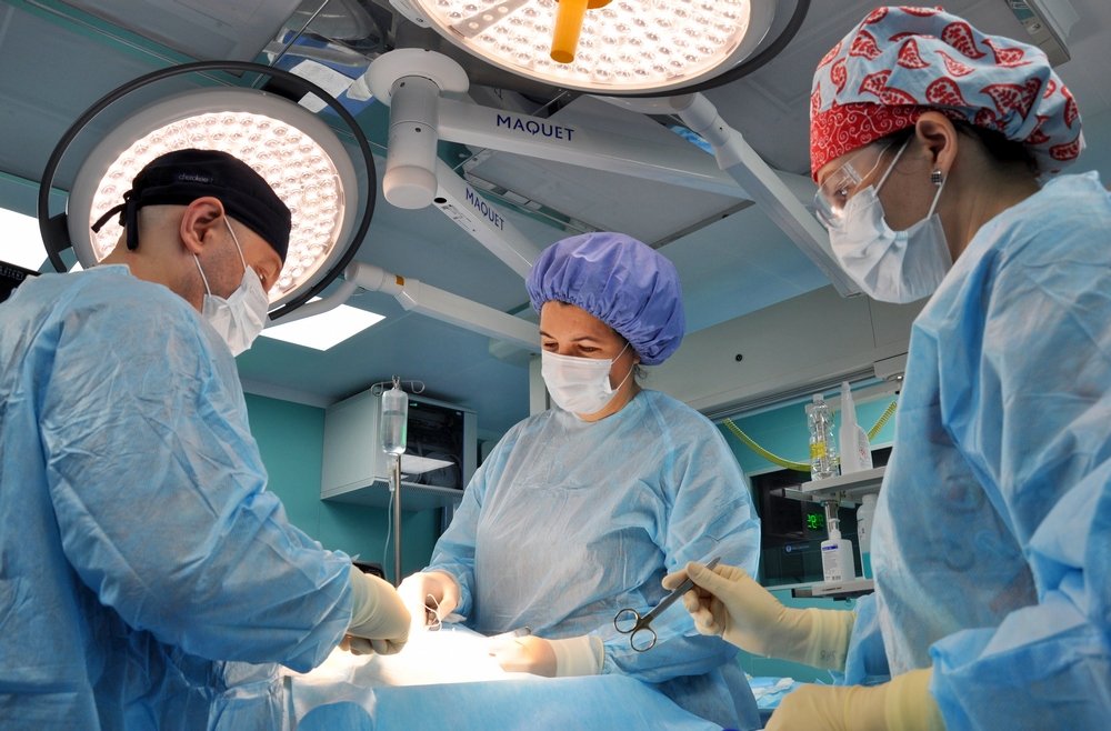 В Ростове хирурги онкоцентра спасли мужчину, задыхающегося от крупной опухоли на шее и груди