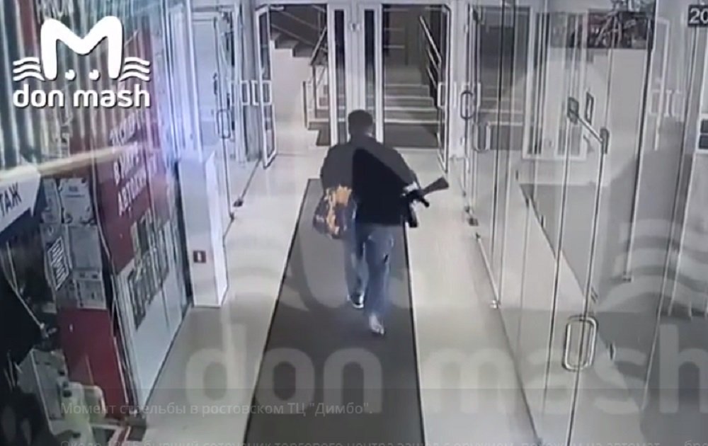 Момент стрельбы в торговом центре «Димбо» в Ростове-на-Дону попал на видеокамеры