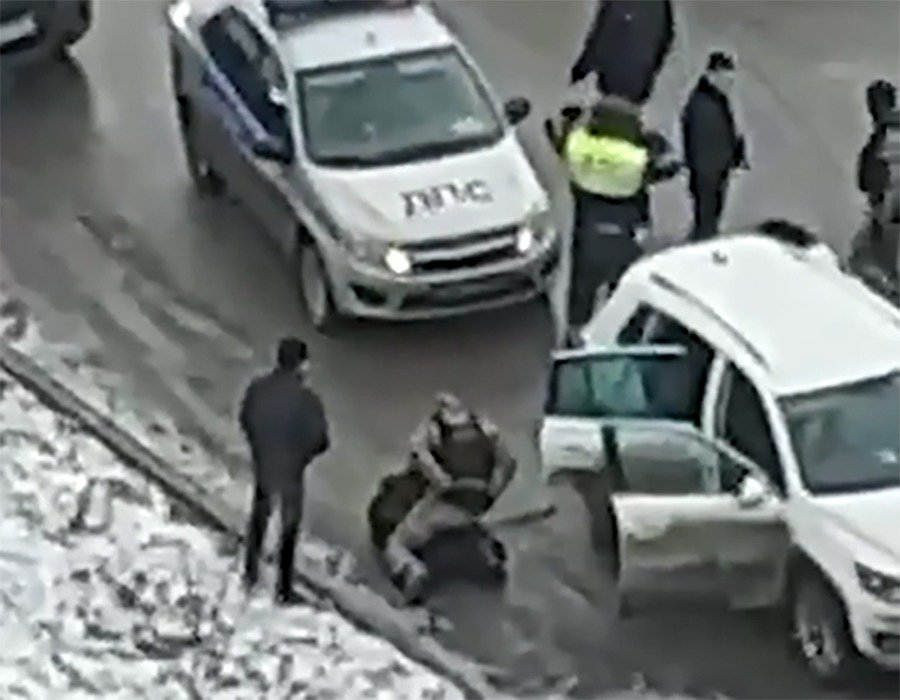 На Левенцовке спецназ уложил лицом в снег четырех человек утром 6 февраля