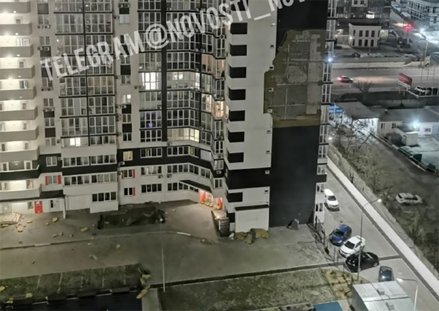 Ветер сорвал фасад с ЖК Облака от застройщика Неометрия в Новороссийске