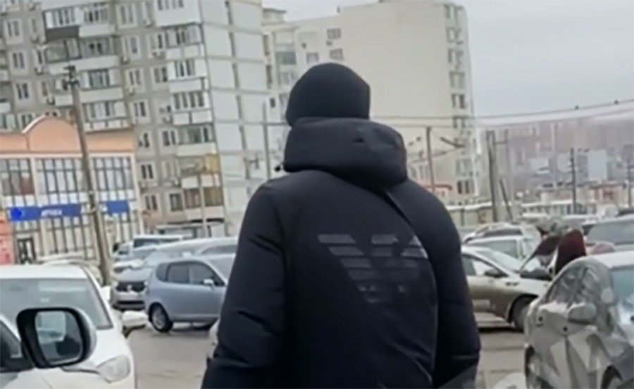 В Ростове полиция вновь поймала незаконного парковщика-вымогателя рядом с рынком Темерник