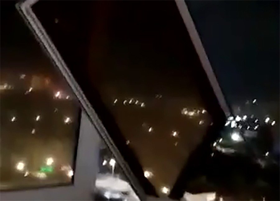 В Новороссийске ураган разворотил балкон с бетоном вечером 7 февраля