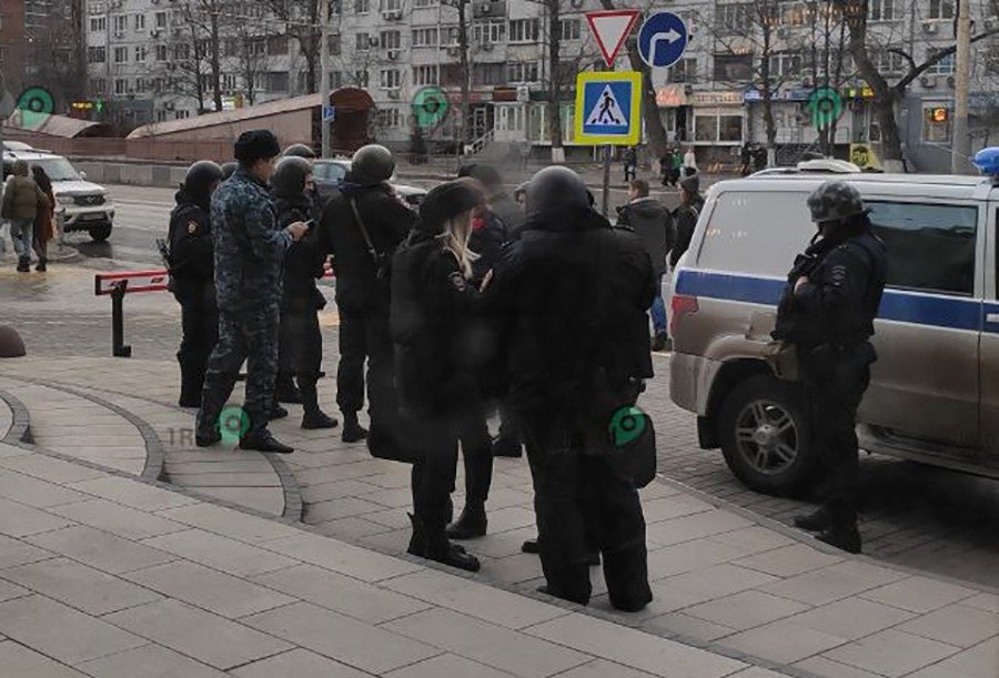 Появились подробности оцепления ТРК «Горизонт» в Ростове после сообщения о массовом побоище 26 февраля