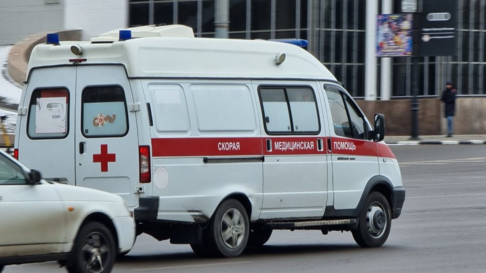 Чудом в Ростове две девушки спасли мужчину, который потерял сознание на улице после инсульта
