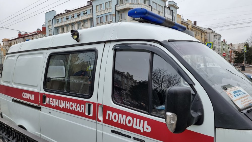 Пьяный мужчина избил фельдшера скорой помощи возле ночного клуба в Краснодаре ночью 11 февраля