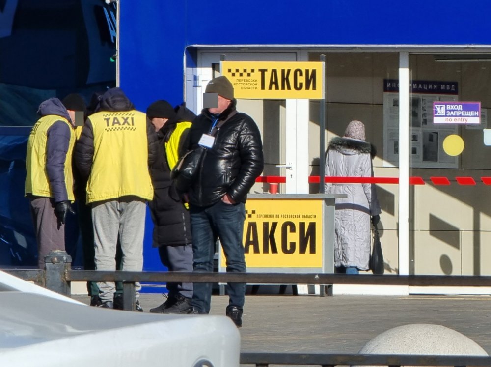 Таксисты в Ростове-на-Дону с 14 февраля в три раза взвинтили цены из-за метели и снегопада