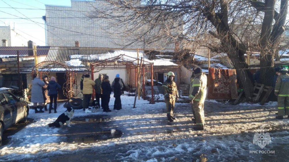 В Ростовской области при пожаре во флигеле заживо сгорели четыре человека
