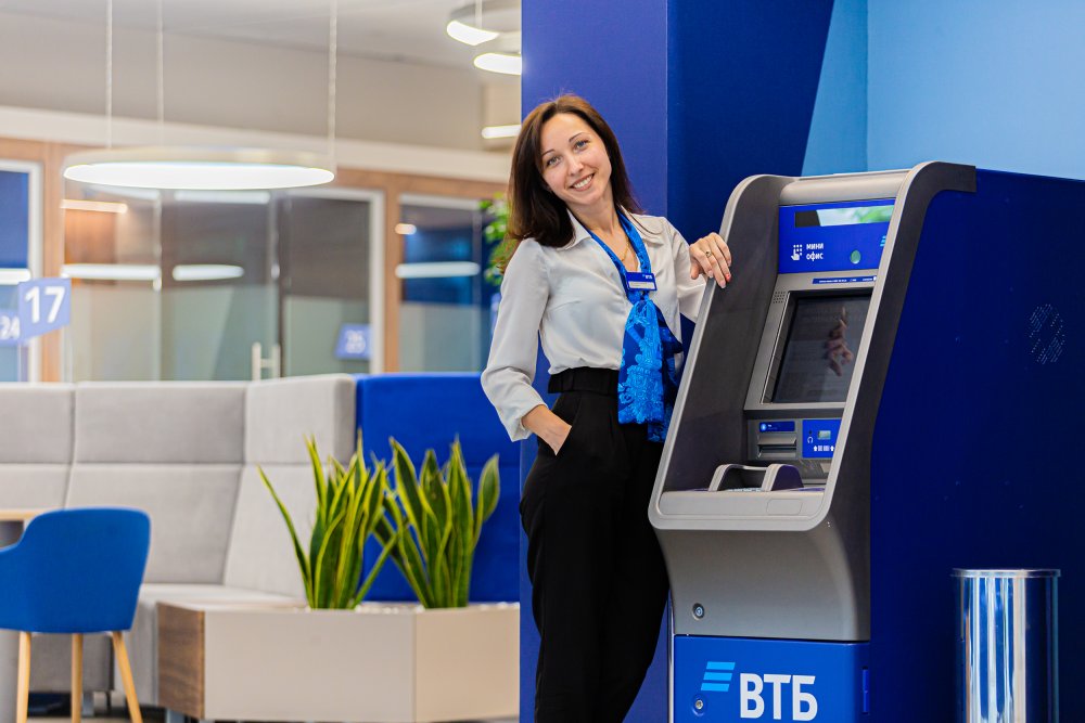 Клиенты ВТБ смогут вносить наличные в банкоматах по QR-коду