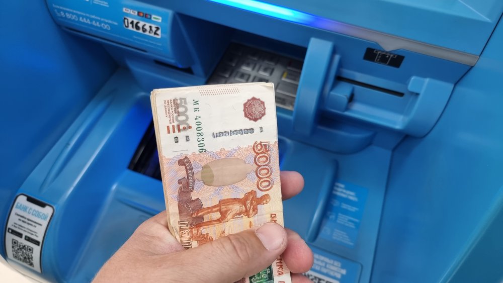 Сразу три банка в России попали под санкции Евросоюза