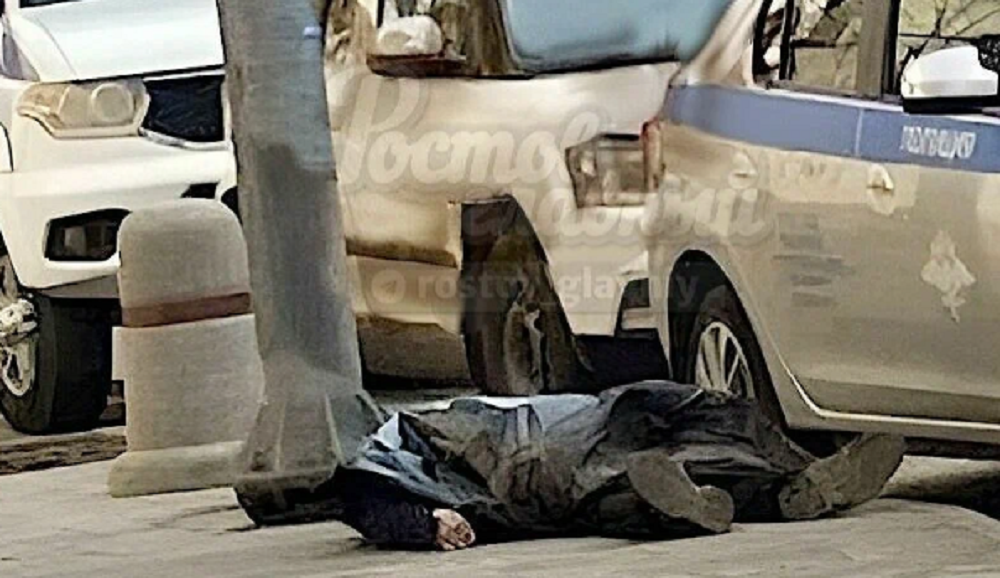 Мужчина скончался в центре Ростова рядом со зданием ГУ МВД днём 10 марта